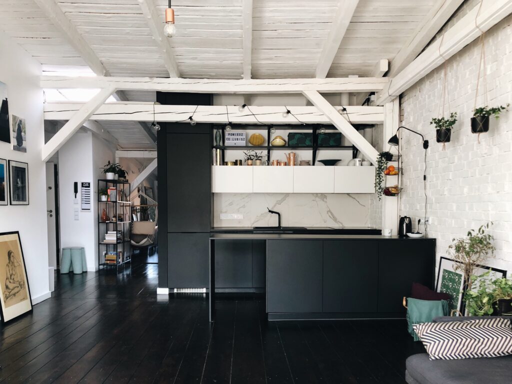 wnętrze mieszkania na poddaszu