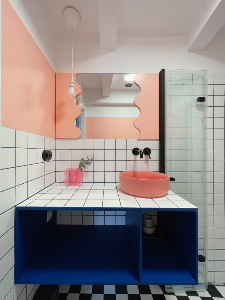 wn臋trze 艂azienki mieszkania na poddaszu