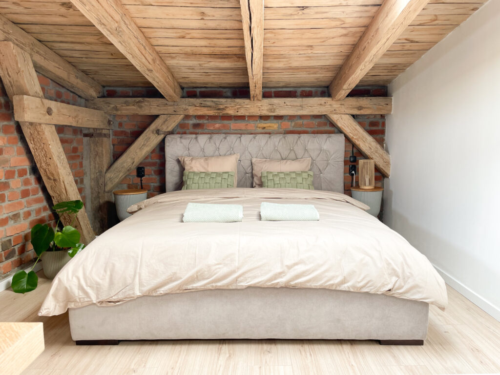 wnętrze mieszkania na poddaszu