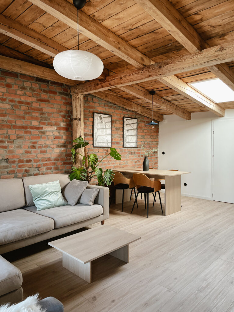 wnętrze mieszkania na poddaszu