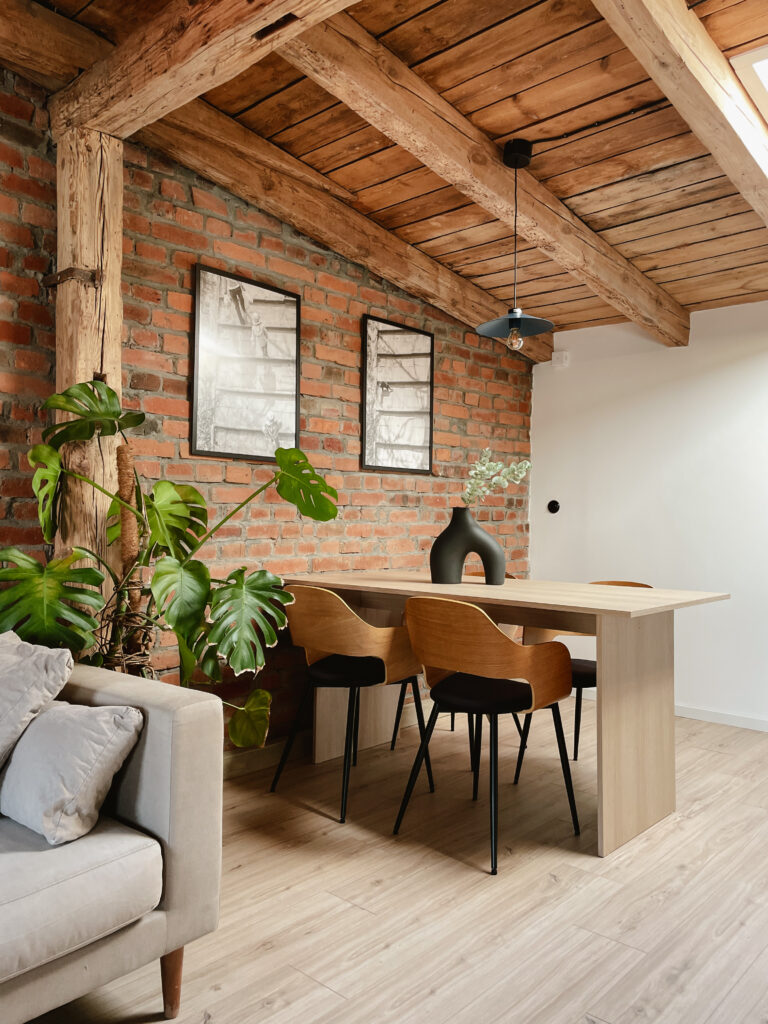 wnętrze mieszkania na poddaszu