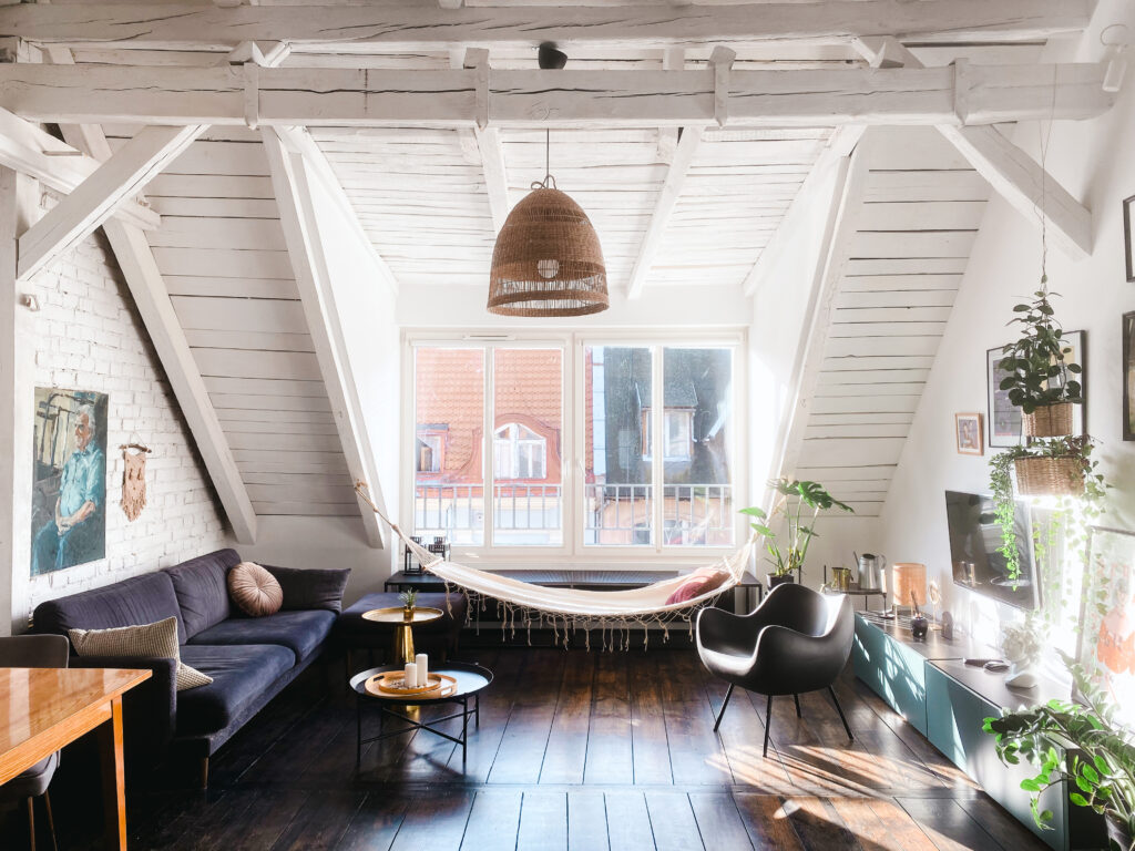 wnętrze mieszkania na poddaszu